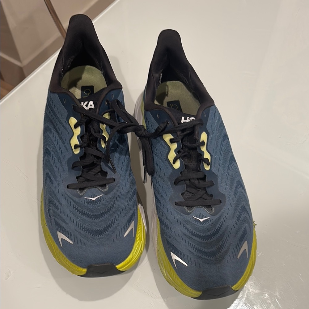 Men’s Arahi 6 Hoka Navy and Lime Athletic Shoes size 12.5 2E